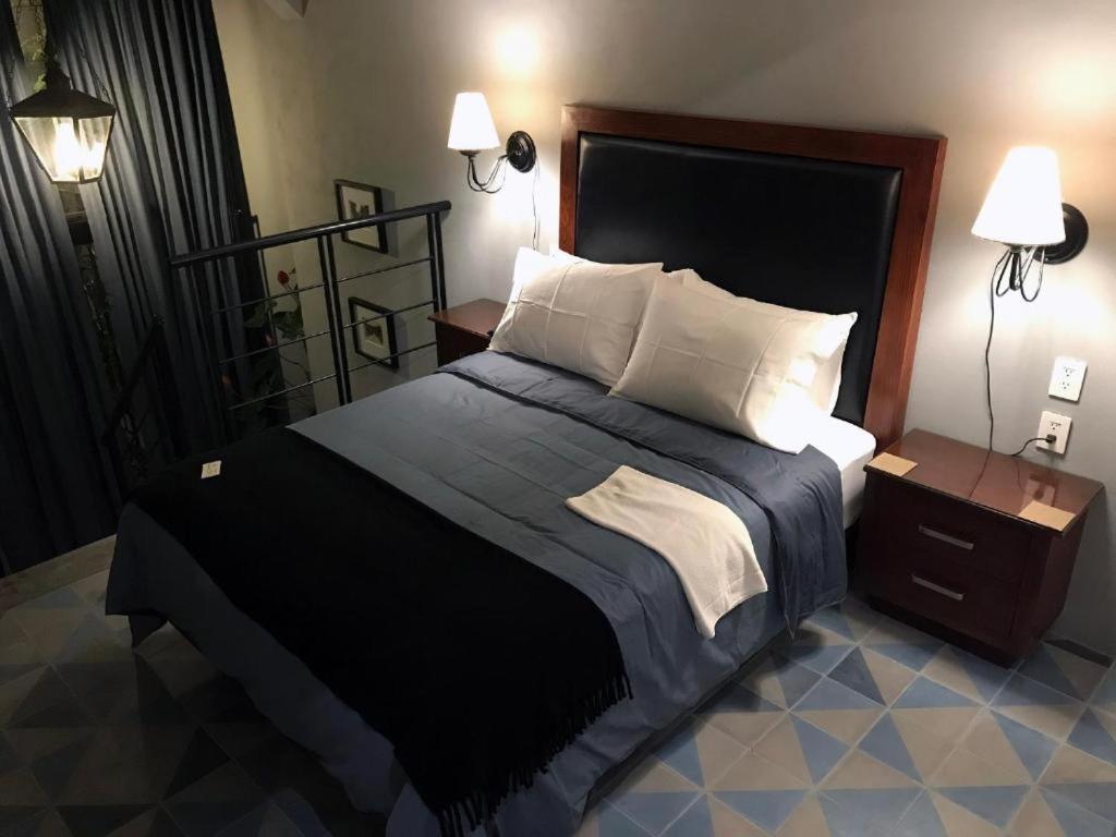 La Perla Hotel Boutique B&B Guadalajara Exteriör bild